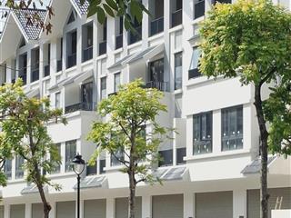 Cần bán liền kề mặt đường 30m ,dt 100m, xây 4 tầng , vị trí kinh doanh , giá 18,5 tỷ