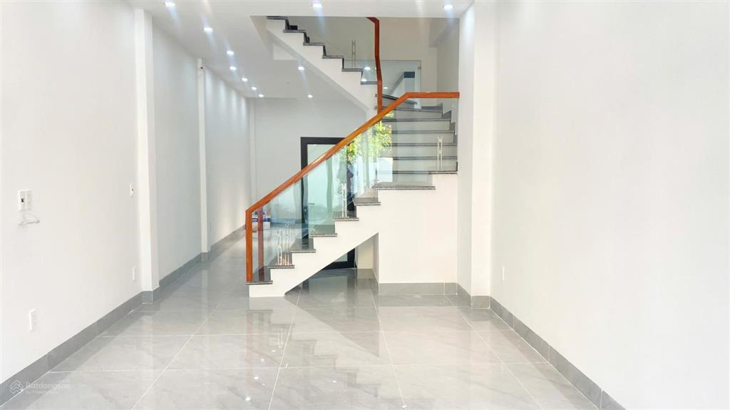 Sốc nhà 3 tầng 56m2 ngõ thông 5m, ngay ub hùng vương, hồng bàng, oto đỗ cửa