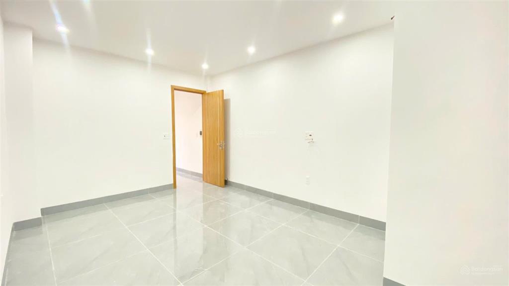 Sốc nhà 3 tầng 56m2 ngõ thông 5m, ngay ub hùng vương, hồng bàng, oto đỗ cửa