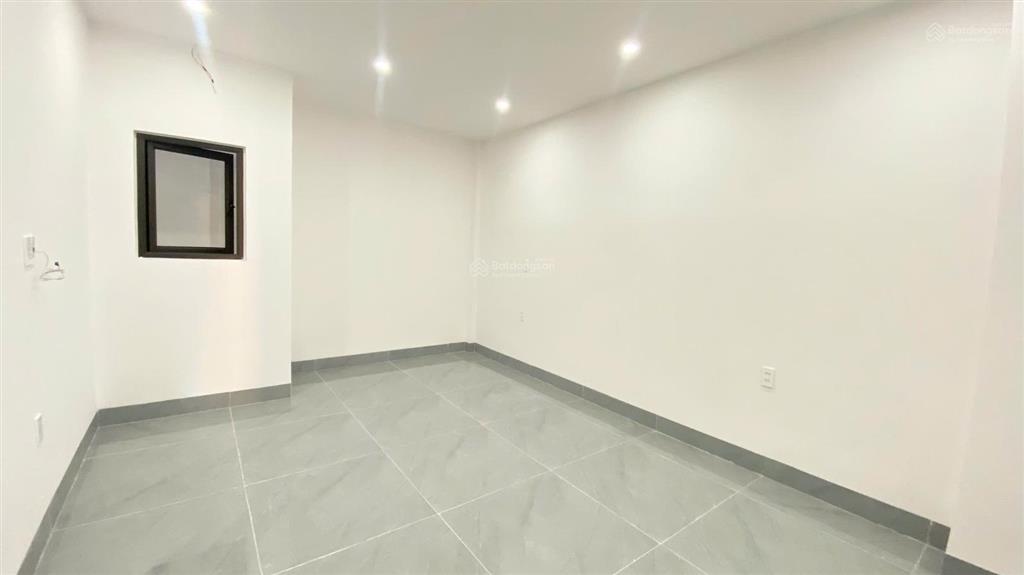 Sốc nhà 3 tầng 56m2 ngõ thông 5m, ngay ub hùng vương, hồng bàng, oto đỗ cửa