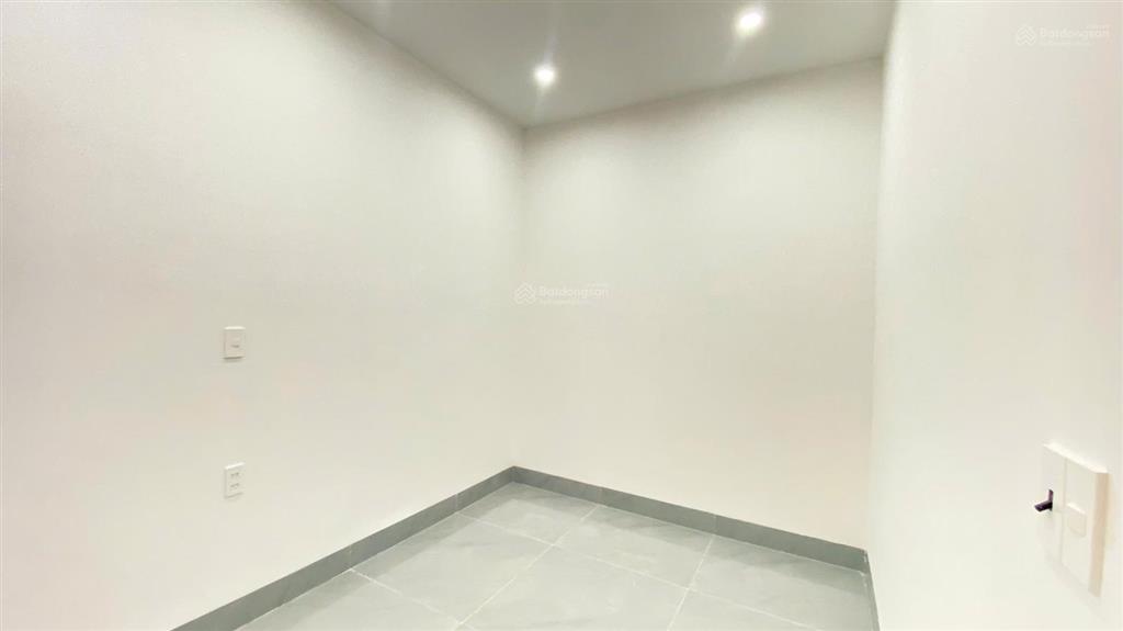 Sốc nhà 3 tầng 56m2 ngõ thông 5m, ngay ub hùng vương, hồng bàng, oto đỗ cửa