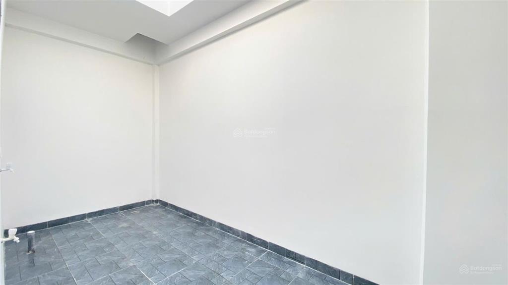 Sốc nhà 3 tầng 56m2 ngõ thông 5m, ngay ub hùng vương, hồng bàng, oto đỗ cửa