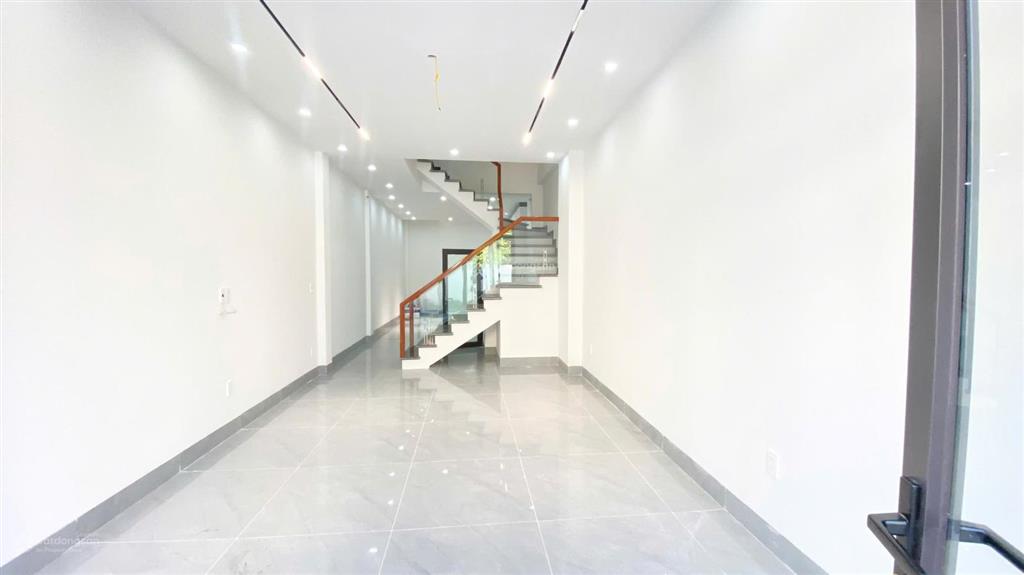 Sốc nhà 3 tầng 56m2 ngõ thông 5m, ngay ub hùng vương, hồng bàng, oto đỗ cửa