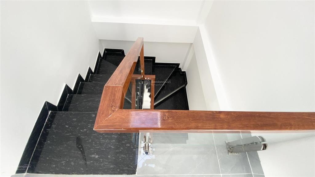 Chỉ hơn 3 tỷ xíu nhà 4 tầng 43m2 lô góc 2 mặt thoáng, ngõ thông oto đỗ cửa, hùng vương, hồng bàng