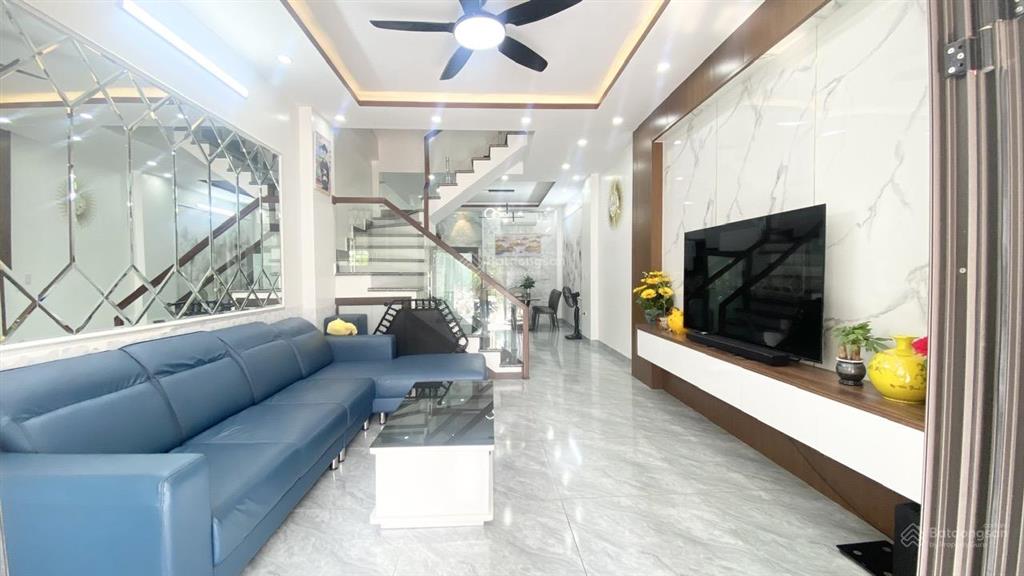 Chỉ hơn 3 tỷ xíu nhà 3 tầng 55m2 về thị trấn an dương chỉ 3 phút đi xe