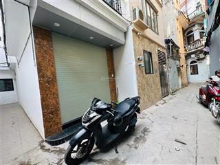 Lô góc quận ba đình  ngõ thông  thang máy  gần phố  chủ để full nội thất  dịch vụ tiện ích.