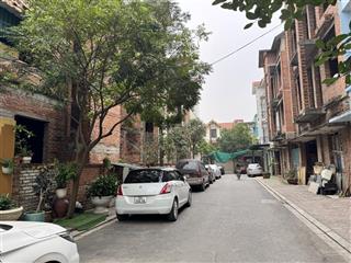 Bán căn biệt thự thô 3 tầng, dt 123m2, mặt tiền 10m, hai mặt đường trước sau tại cổ b