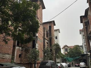 Bán căn biệt thự thô 3 tầng, dt 123m2 tại cổ bi, gia lâm, hai mặt tiền trước sau, đường rộng.