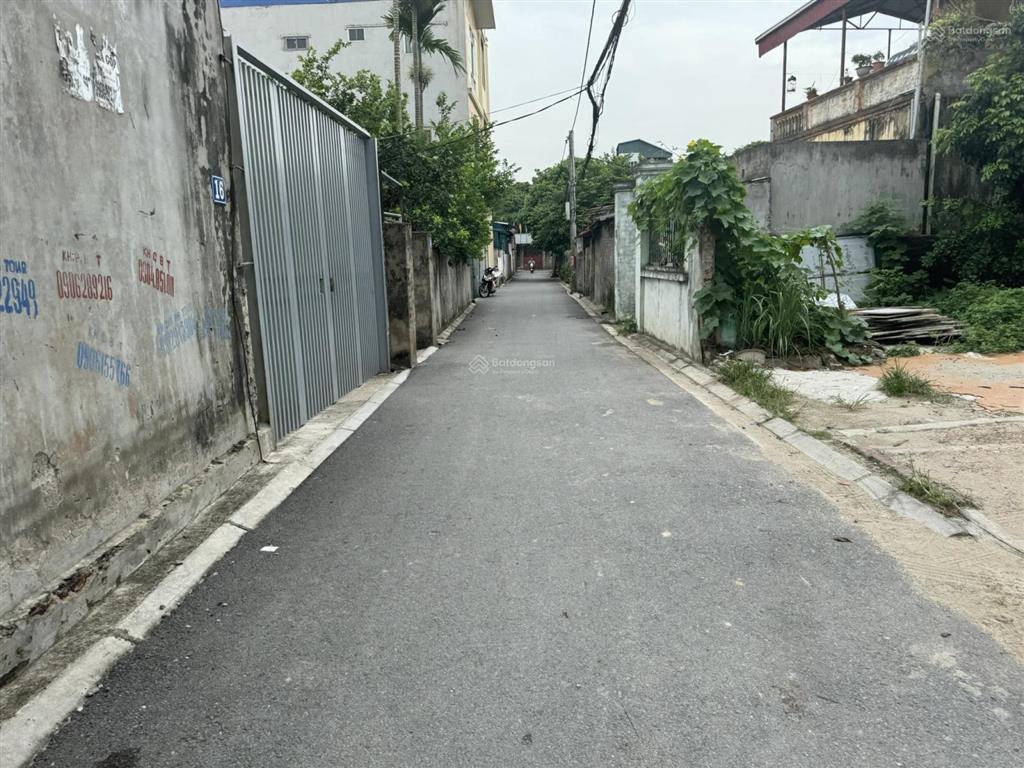 Hàng hot, bán căn nhà 3 tầng, dt 30,1m2 tại làng cam, xã cổ bi cũ, ngõ ô tô vào tận nơi