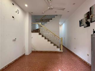 Bán nhà 2 tầng, dt 40m2 tại ngõ 93 chu huy mân, ô tô vào tận nơi, khổ đẹp