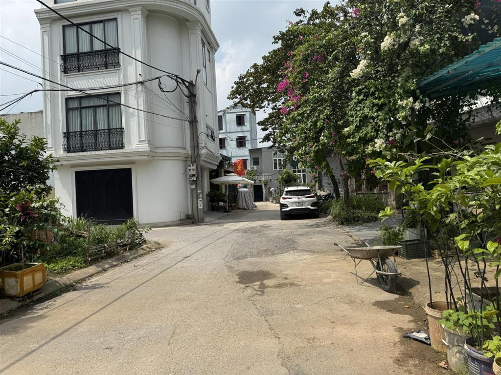 Cần tiền bán gấp lô đất 79,5m2 tại khu đấu giá x3, thạch bàn, trục đường chính.
