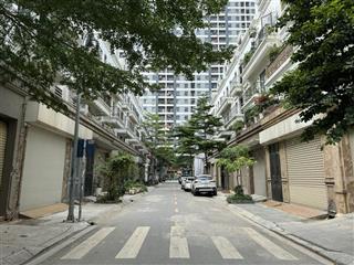 Cần bán căn shophouse hải phát, đã hoàn thiện full nội thất, cạnh hồ điều hòa gia lâm.