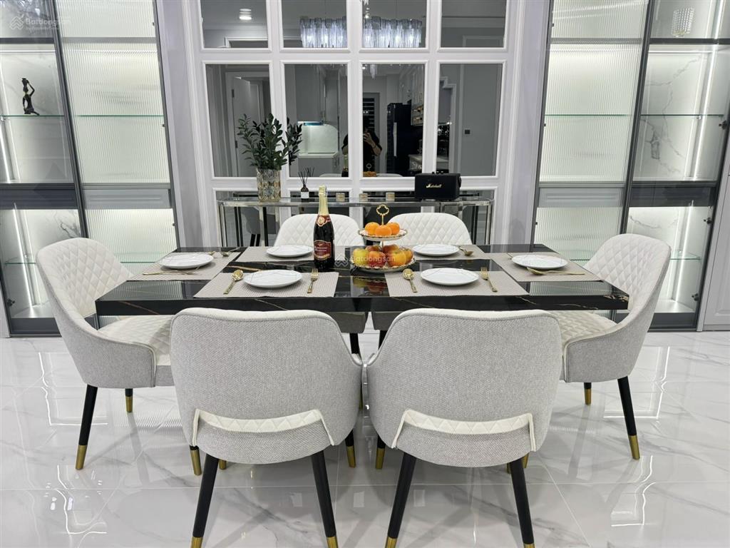 Bán căn 3 phòng ngủ đẹp đã có sổ hồng toà l3 vinhomes central park 0901 511 ***