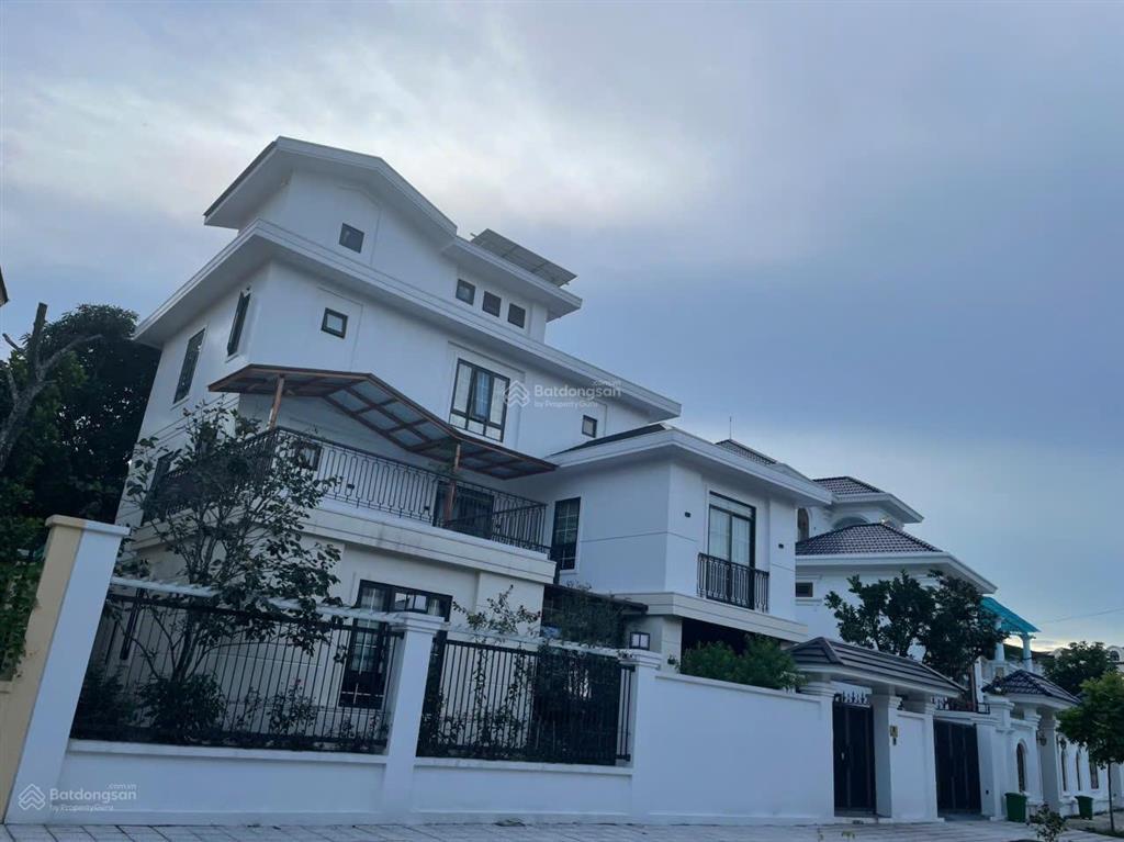 Em cần bán biệt thự đơn lập tt28 vị trí đối diện vista lago,hiếm có tại nam an khánh!  0968 621 ***