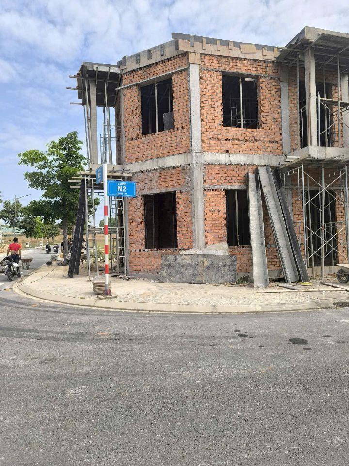 Bán nhà 2 lầu TP Tân Uyên - tặng nội thất 200tr