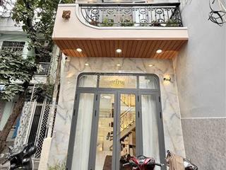 Bán gấp nhà quận 1 , đường nguyễn văn nguyễn . diện tích 38m2 / giá 2.260 tỷ . gần chợ tân định