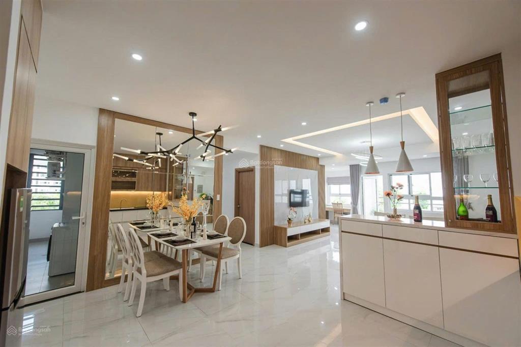 Bán căn chung cư mặt tiền phạm văn đồng/thủ đức, 79m2/giá 2.390 tỷ 2 phòng ngủ. gần tttm giga mall