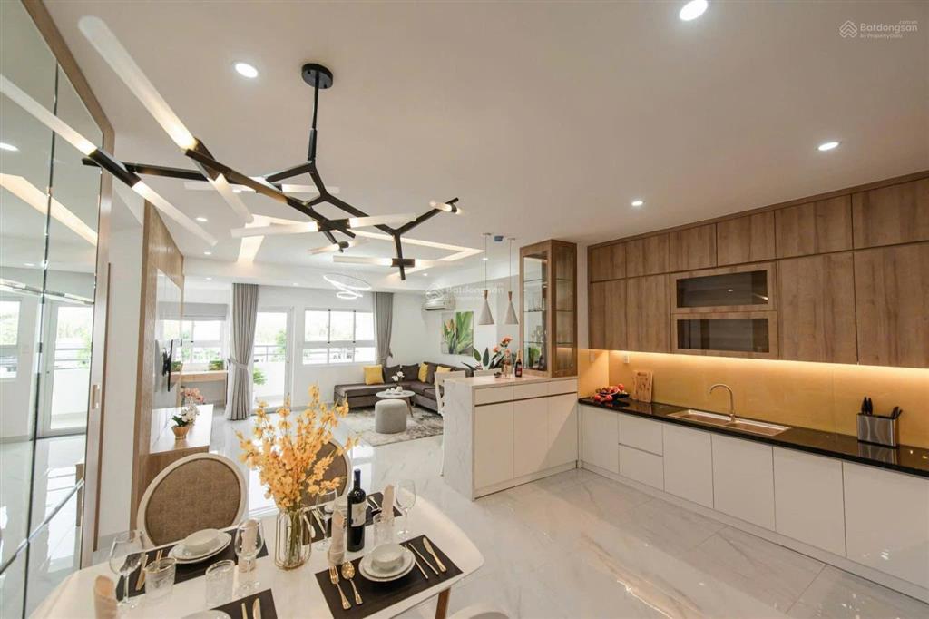 Bán căn chung cư mặt tiền phạm văn đồng/thủ đức, 79m2/giá 2.390 tỷ 2 phòng ngủ. gần tttm giga mall