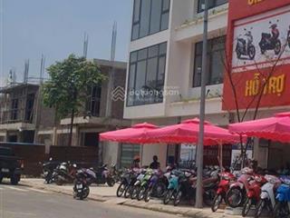Shophous mặt phố kinh doanh  bán rẻ như lô thường.
dt 100m2  mặt tiền 5m  đường 22,5m
