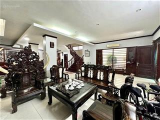 Bán biệt thự đẳng cấp ngọc lâm, long biên  5 tầng 220m²  3 mặt thoáng  nhỉnh 62 tỷ