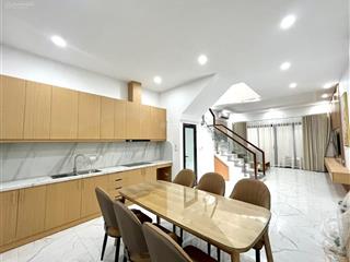 Ngọc hà! ba đình. 30m ra phân lô ô tô. gần lăng bác. 42m2*5t. gia đình chuyển công tác cần bán.