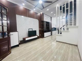Cầu giấy! 40m ra mặt phố. 40m2. trung tâm  giá tốt. hơn 8.9 tỷ.