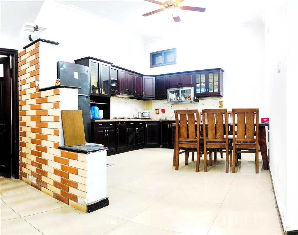 Chuyển công tác! gia đình bán nhà đê la thành, đi ngõ 84 ngọc khánh rất gần, nhà 49.4m2 4t 2 thoáng