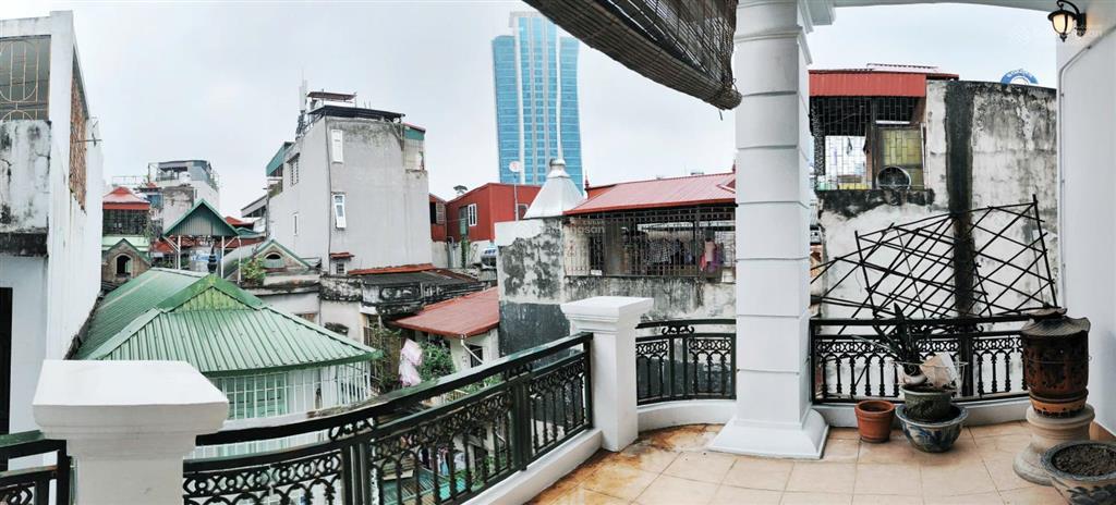 Chuyển công tác! gia đình bán nhà đê la thành, đi ngõ 84 ngọc khánh rất gần, nhà 49.4m2 4t 2 thoáng