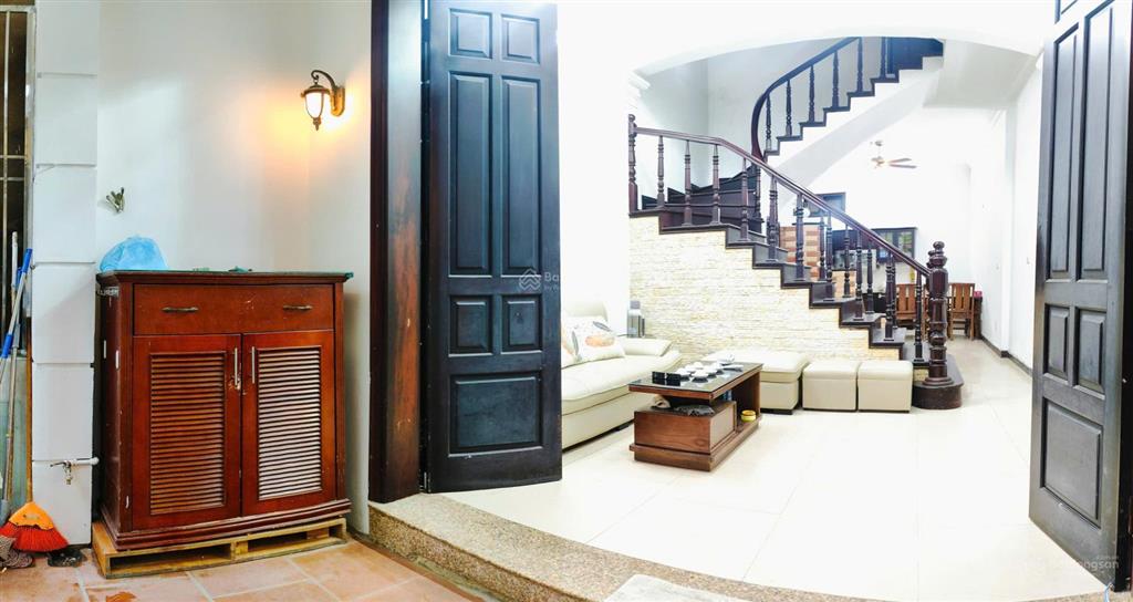 Chuyển công tác! gia đình bán nhà đê la thành, đi ngõ 84 ngọc khánh rất gần, nhà 49.4m2 4t 2 thoáng