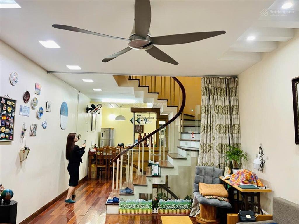 Trần thái tông, 45m²*5t, hai thoáng, ngõ nông, 6 ngủ full nội thất vừa ở vừa cho thuê