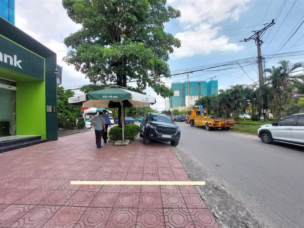 Bán toà nhà cụm cn lai xá dt đất 5000m2 xd 6 tầng, mt 63m, dòng tiền 20 tỷ/năm, giá chào cho có