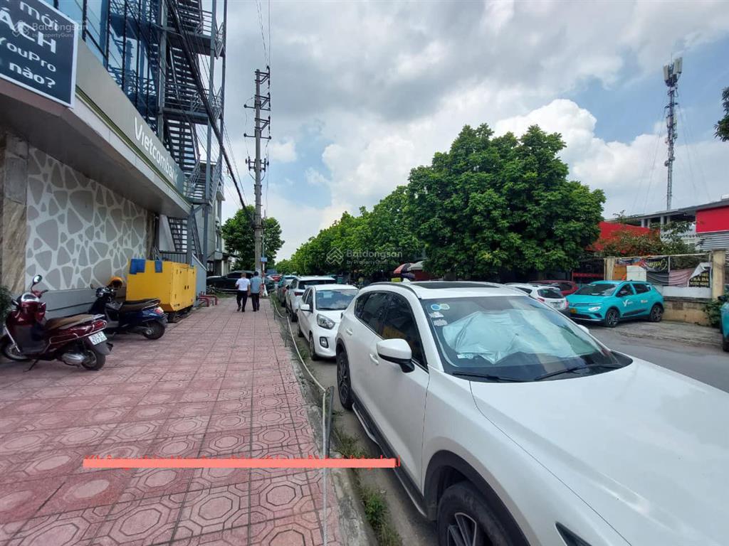 Bán toà nhà cụm cn lai xá dt đất 5000m2 xd 6 tầng, mt 63m, dòng tiền 20 tỷ/năm, giá chào cho có