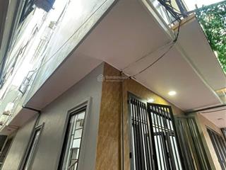 Một căn nhà lô góc, 2 mặt thoáng, 38 m 4 tầng, 10 mét ra đến đường ô tô. ở giữa trung tâm an khánh