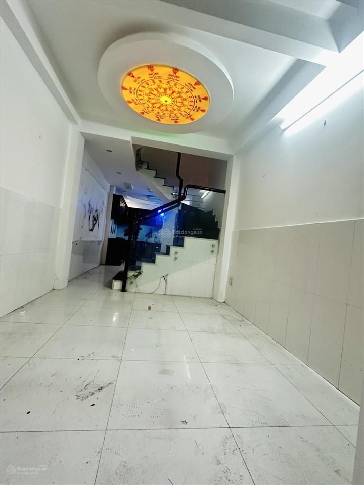 Quận 10 hẻm thông xe hơi gần nhà, cách mặt tiền 100m, 5 tầng đúc chỉ 7.8tỷ