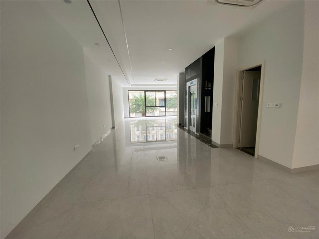 Cho thuê sàn vp mới 100% . dự án himlam vạn phúc , hà đông.dt 95m2*3tang.tm, đh âm trần. giá 40tr.