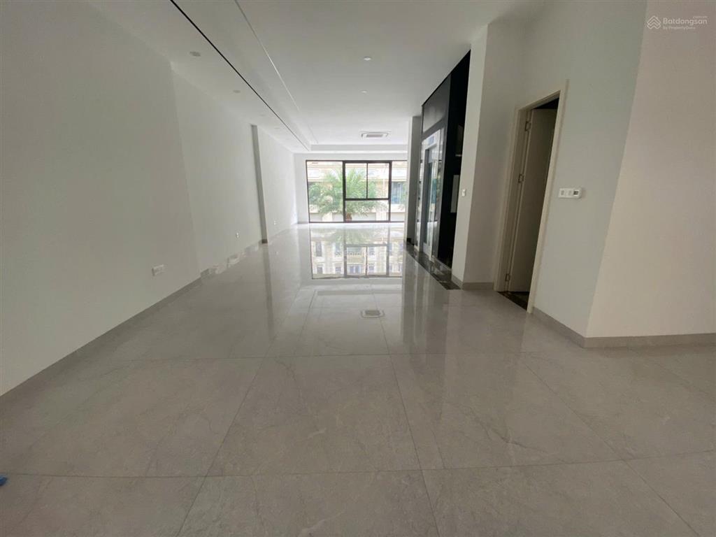 Cho thuê sàn vp mới 100% . dự án himlam vạn phúc , hà đông.dt 95m2*3tang.tm, đh âm trần. giá 40tr.