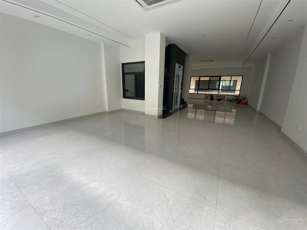 Cho thuê sàn vp mới 100% . dự án himlam vạn phúc , hà đông.dt 95m2*3tang.tm, đh âm trần. giá 40tr.