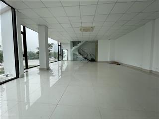 Cho thuê sàn văn phòng, căn góc view siêu đẹp ngã tư vạn phúc, tố hữu. dt 70m2, mt 20m. giá 10tr