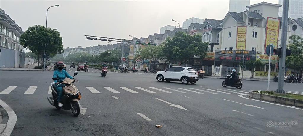 Cho thuê biệt thự mới 100% cạnh aeon mall, dương nội, hđ. dt 180m2*4 tầng . mt 10m. giá 40 tr
