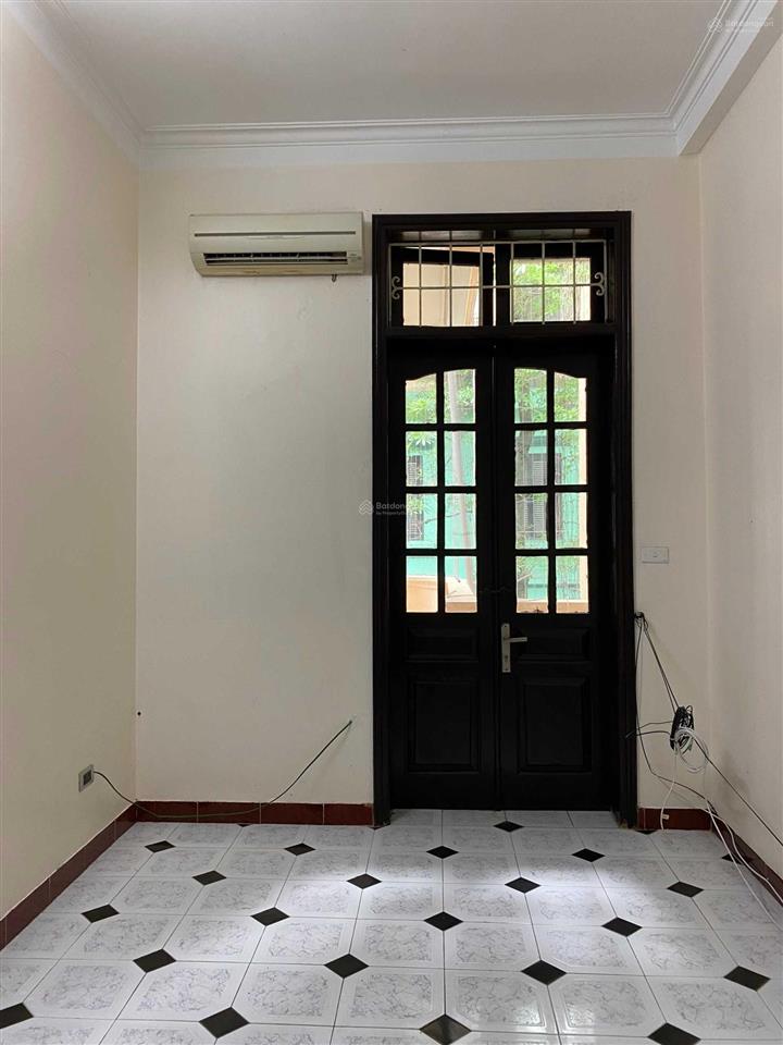Chủ xuất cảnh cần bán phân lô đỗ quang. dt 55m2 x 5 tầng, mt 4.5m, ôtô tránh, kd tốt, khu vip