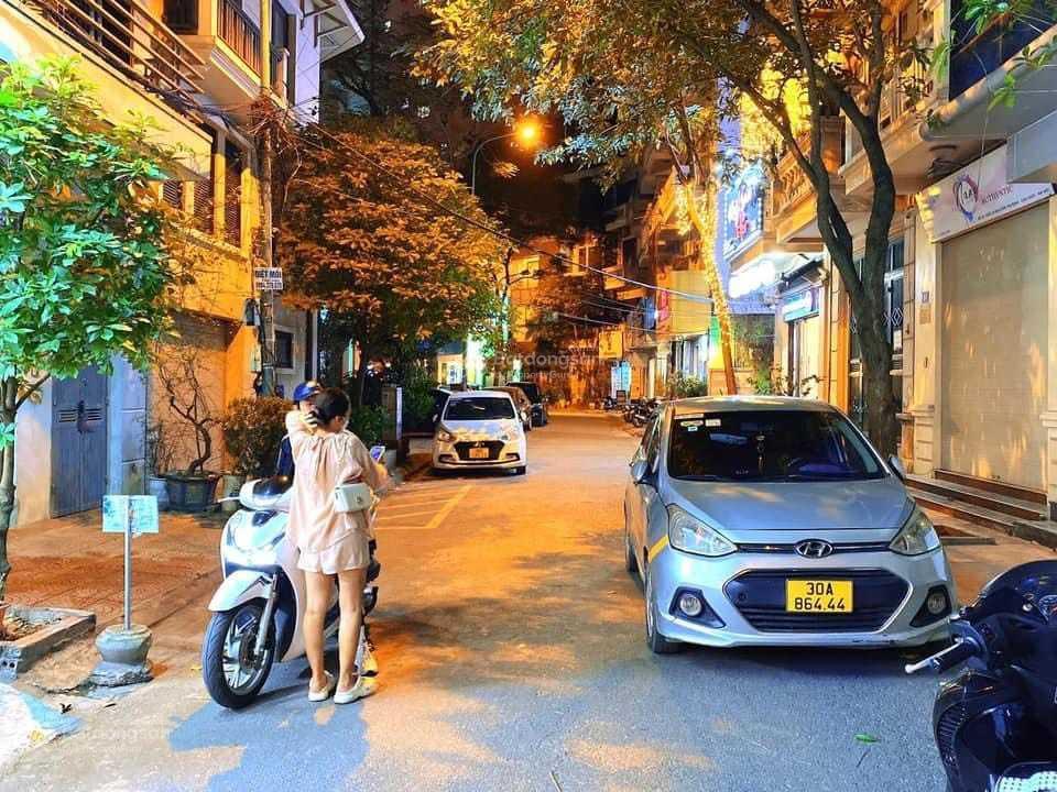 Chủ xuất cảnh cần bán phân lô đỗ quang. dt 55m2 x 5 tầng, mt 4.5m, ôtô tránh, kd tốt, khu vip