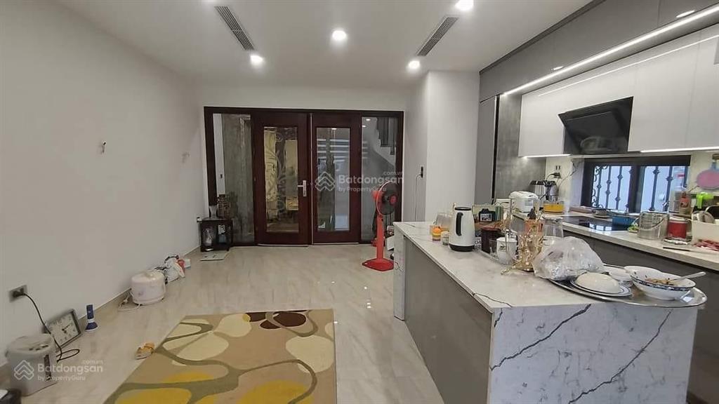Chủ nhà xuất cảnh bán nhà mới phân lô  ga ra nguyễn thị định. dt 60m2. 5 tầng. 6 tầng thang máy