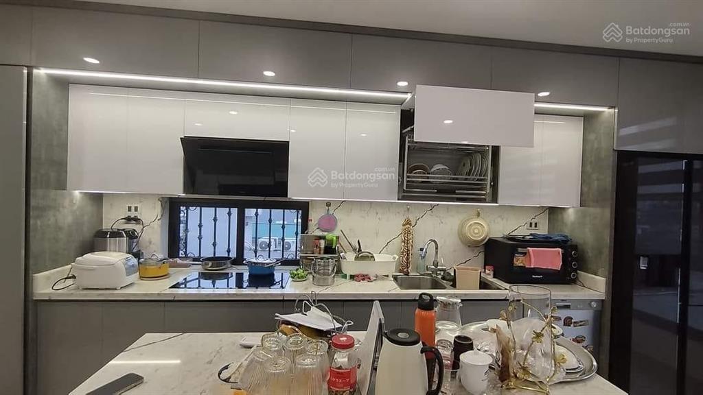 Chủ nhà xuất cảnh bán nhà mới phân lô  ga ra nguyễn thị định. dt 60m2. 5 tầng. 6 tầng thang máy
