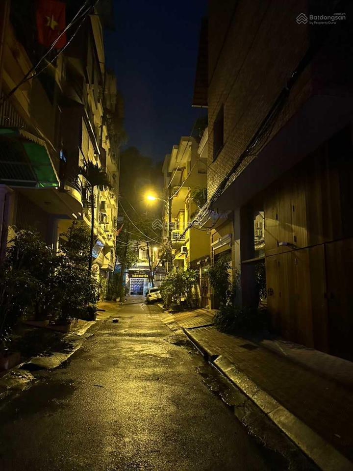 Chủ xuất cảnh bán gấp phân lô ngõ ô tô hoàng quốc việt,cầu giấy, 65m2 x 5 tầng. mặt tiền 5m