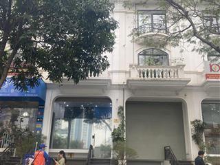 Cho thuê nhà mặt phố tôn thất thuyết, cầu giấy. dt 120m2, 6 tầng, 1 hầm, thông sàn, thang máy 85tr