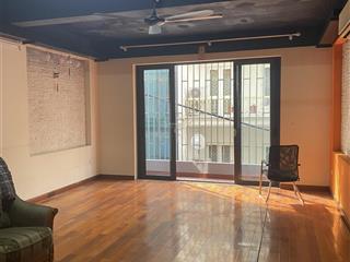 Cho thuê nhà riêng ngõ 80 trung kính, cầu giấy. dt 70m2, 4.5 tầng, mt 5m. ngõ ôtô. giá 33 tr/th