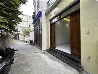 Nhà 5 tầng, song phương, 6pn, thang máy cao cấp, ngõ thông, oto cách 50m  0941 911 ***