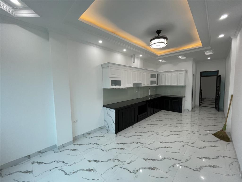 Nhà 5t s 38m2 vân côn lô góc, thang máy 2 oto tránh kinh doanh cách đl thăng long khoảng 300m