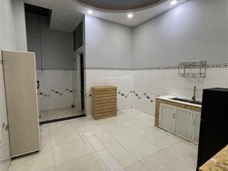 Phòng trệt có tủ lạnh, giường, bếp, tủ quần áo, giặt...không chu chủ, gần cđ công nghệ thủ đức