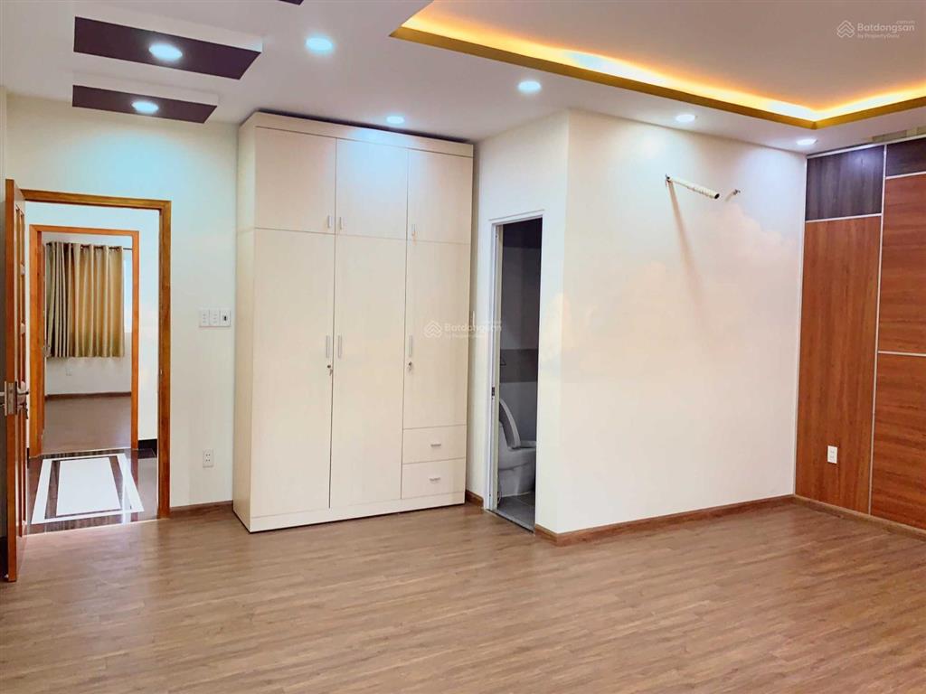 Tôi chính chủ định cư nước ngoài nên cần bán nhà phố 5x20m him lam q. 7, giá 24.5 tỷ.  0934 416 ***